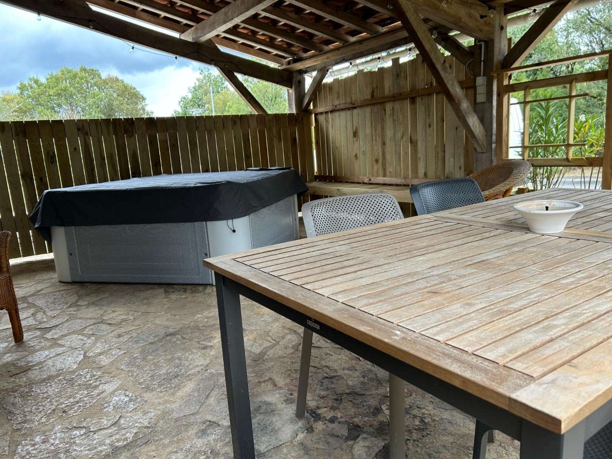 Le Domaine De La Claire Fontaine Gites -Chambres D'Hotes Montvalent Eksteriør billede