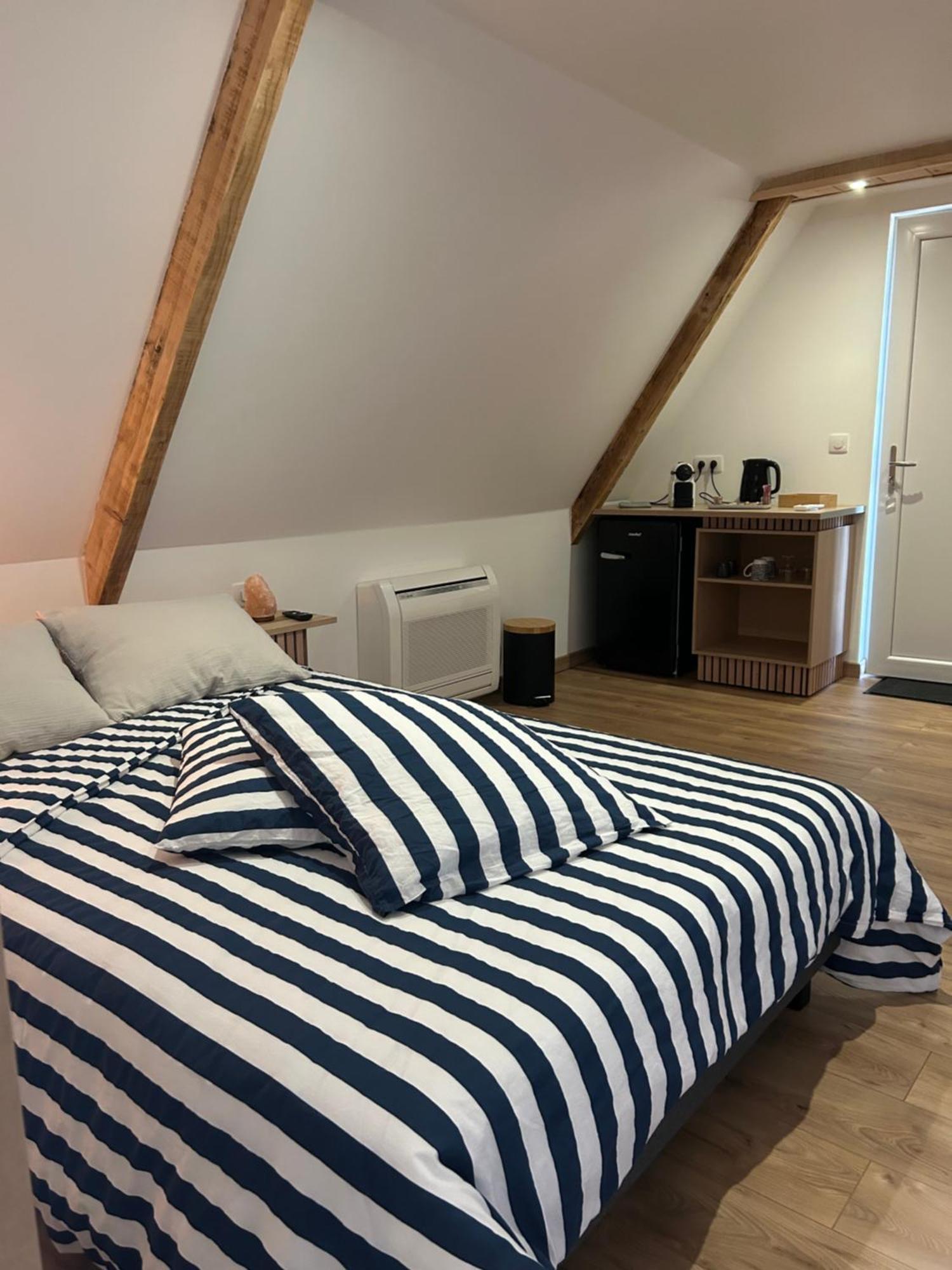 Le Domaine De La Claire Fontaine Gites -Chambres D'Hotes Montvalent Eksteriør billede